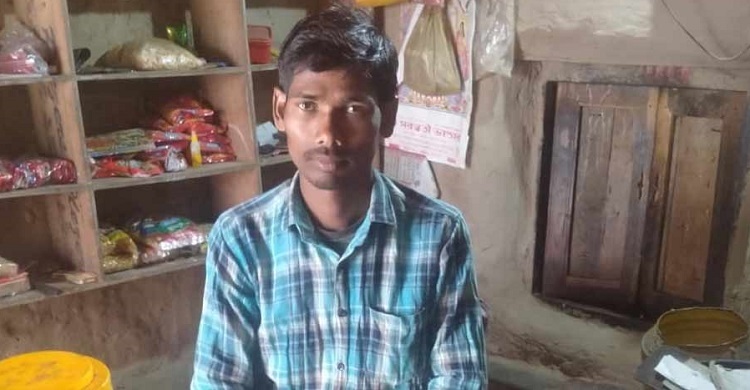 ইংরেজিতে এমএ করেও মেলেনি চাকরি, বাধ্য হয়েই চালান মুদি দোকান